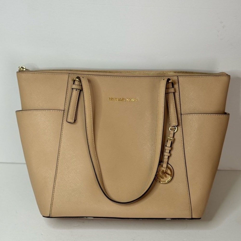 Michael Kors Jet Set Travel Large Tote Oyster Beige Saffiano Leather Top Zip Bag - Picture 1 of 15